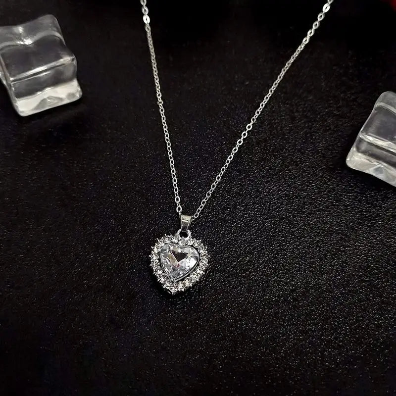 Exquisite Ol Rhinestone Crystal Heart