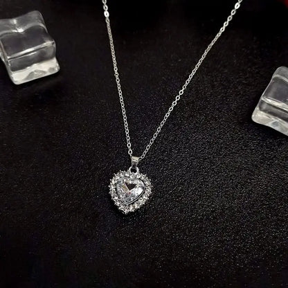Exquisite Ol Rhinestone Crystal Heart