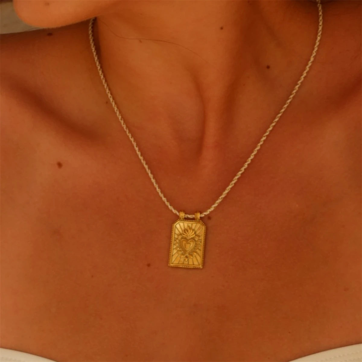 Minimally Colored Heart Tarot Card