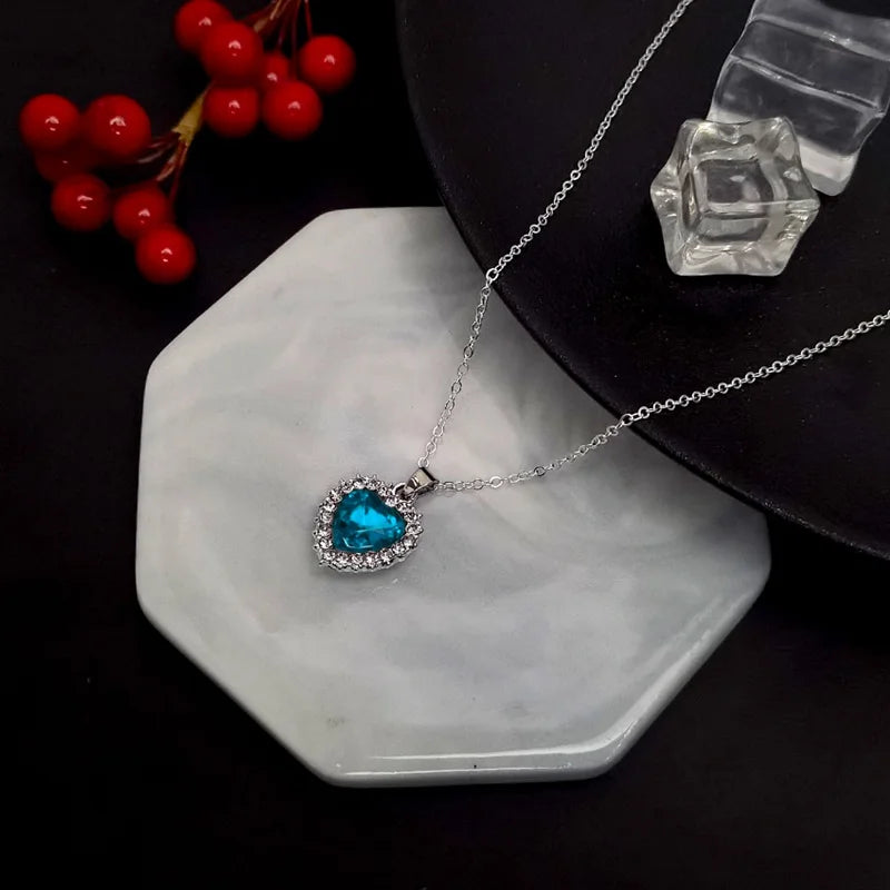 Exquisite Ol Rhinestone Crystal Heart